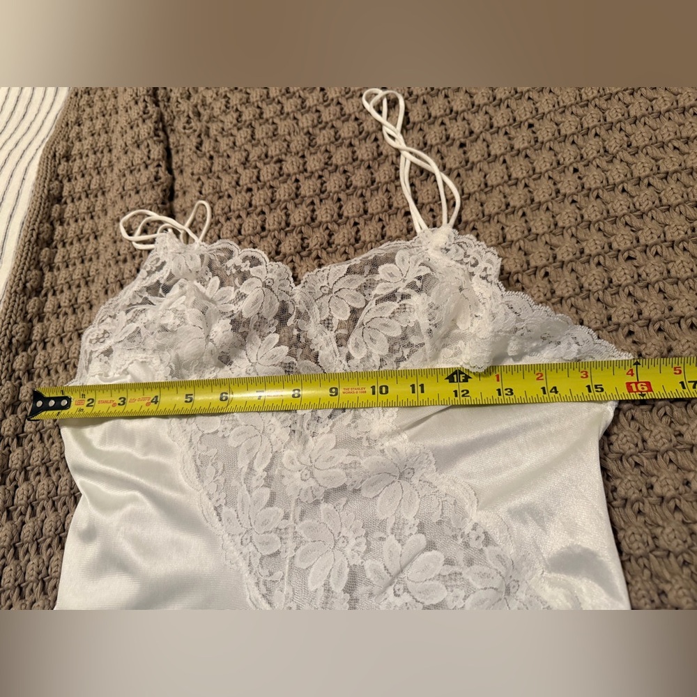 Vtg Val Mode 2 Pc Peignoir Set White Asymmetrical Lace+Luxuriously Sheer Robe - Picture 12 of 16